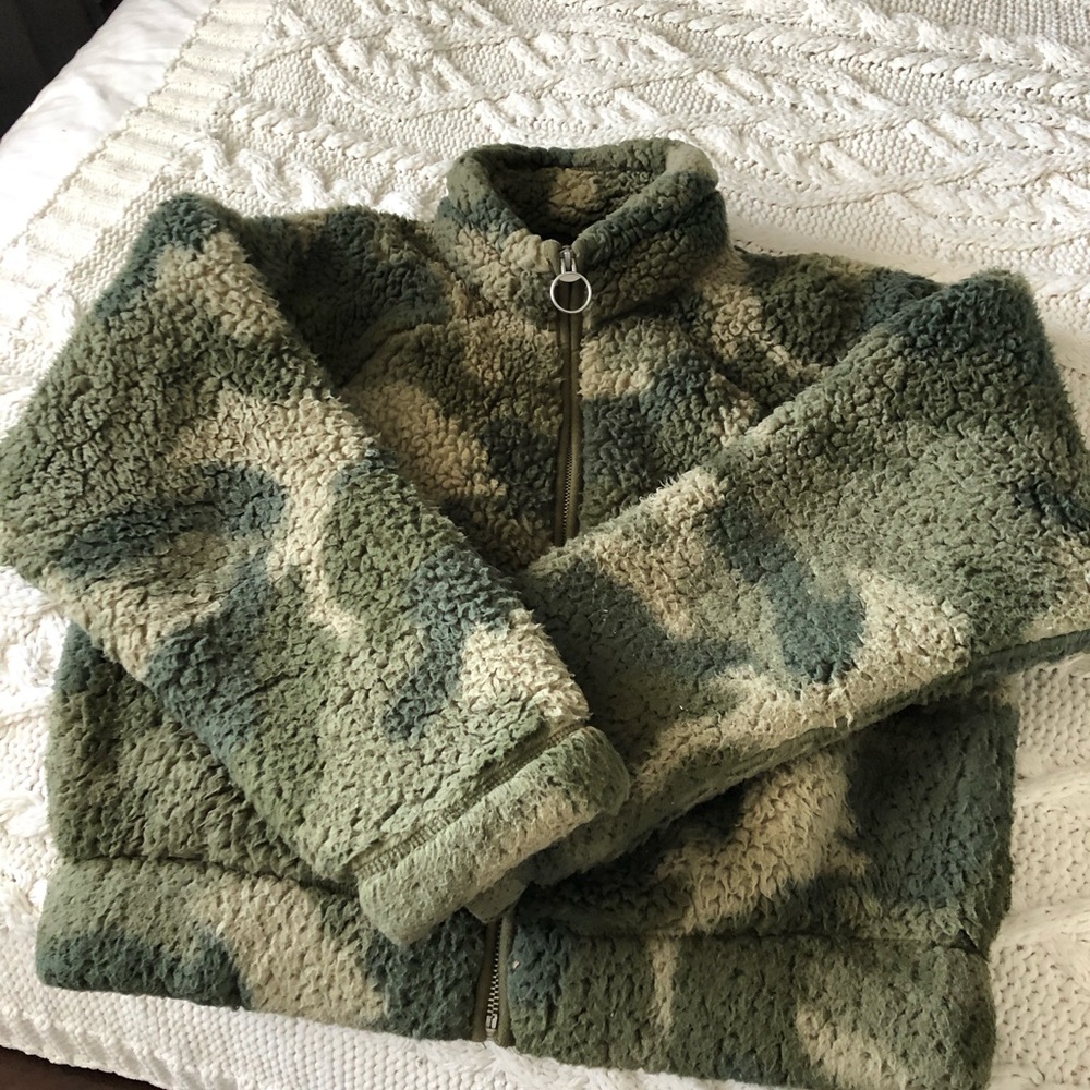 Hollister Warm Teddy/Sherpa Style sweater/jacket
